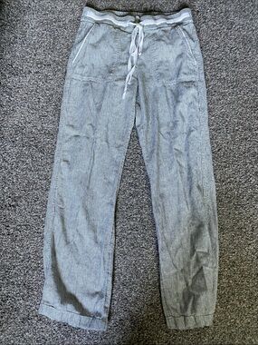 Caslon Women's Light Gray and White Linen Blend Pants